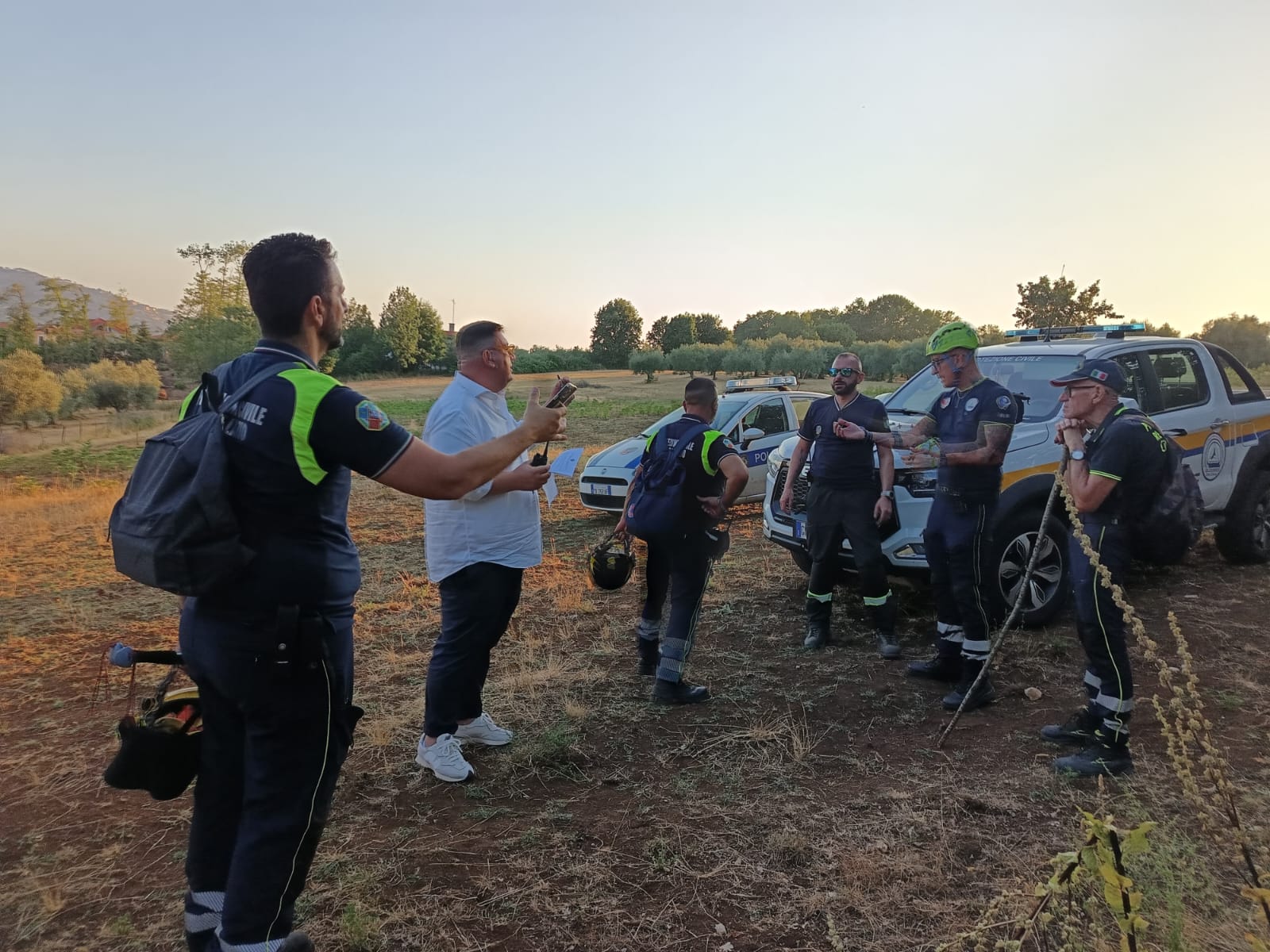 Briefing operativo squadra al tramonto