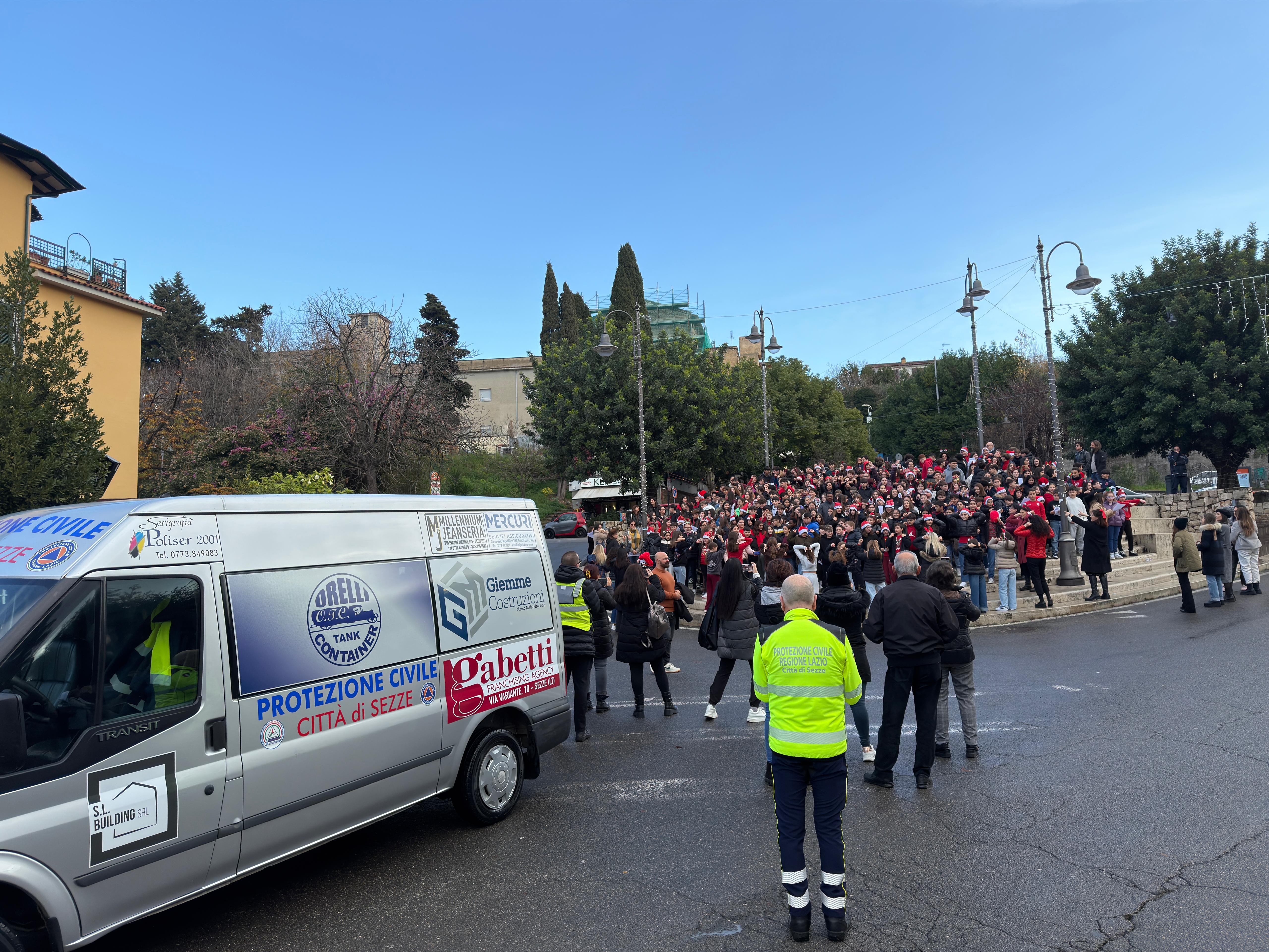 Servizio durante evento natalizio con coro